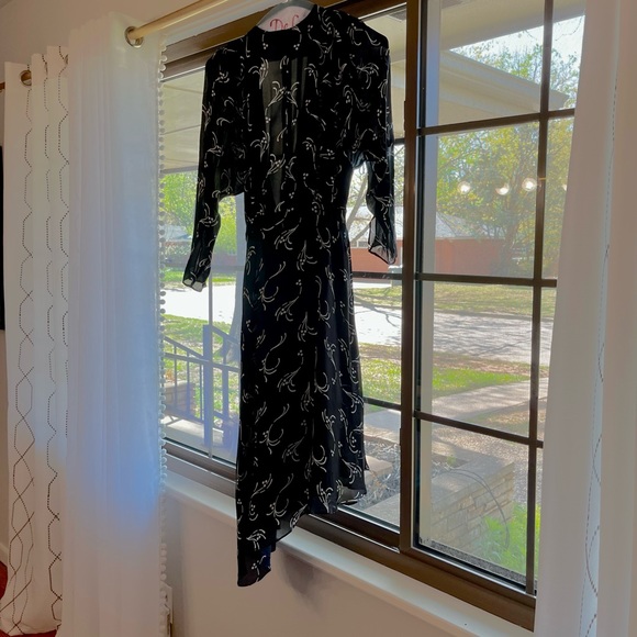 Worn Once Joie Floaty black and white print wrap dress w/sheer sleeves - Picture 3 of 5
